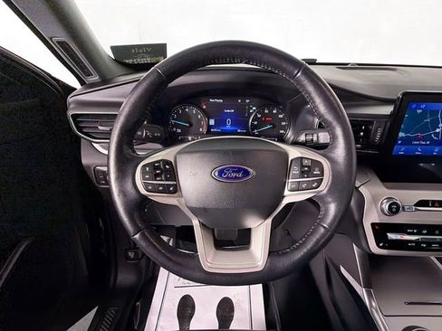 Used 2022 Ford Explorer XLT w/ Equipment Group 202A AWD/4WD image 11