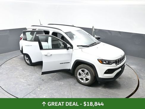 Used 2024 Jeep Compass Latitude image 61
