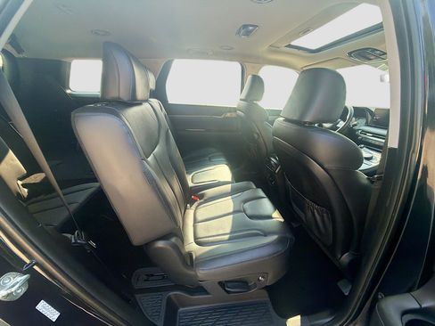 Used 2023 Hyundai Palisade SEL FWD image 28
