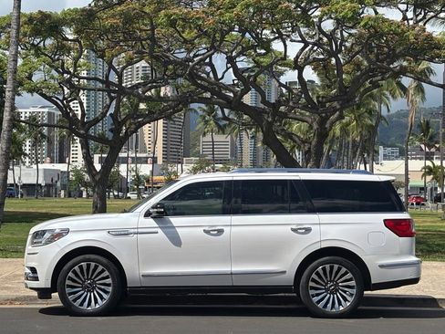Used 2019 Lincoln Navigator Reserve w/ Cargo Package AWD/4WD image 2