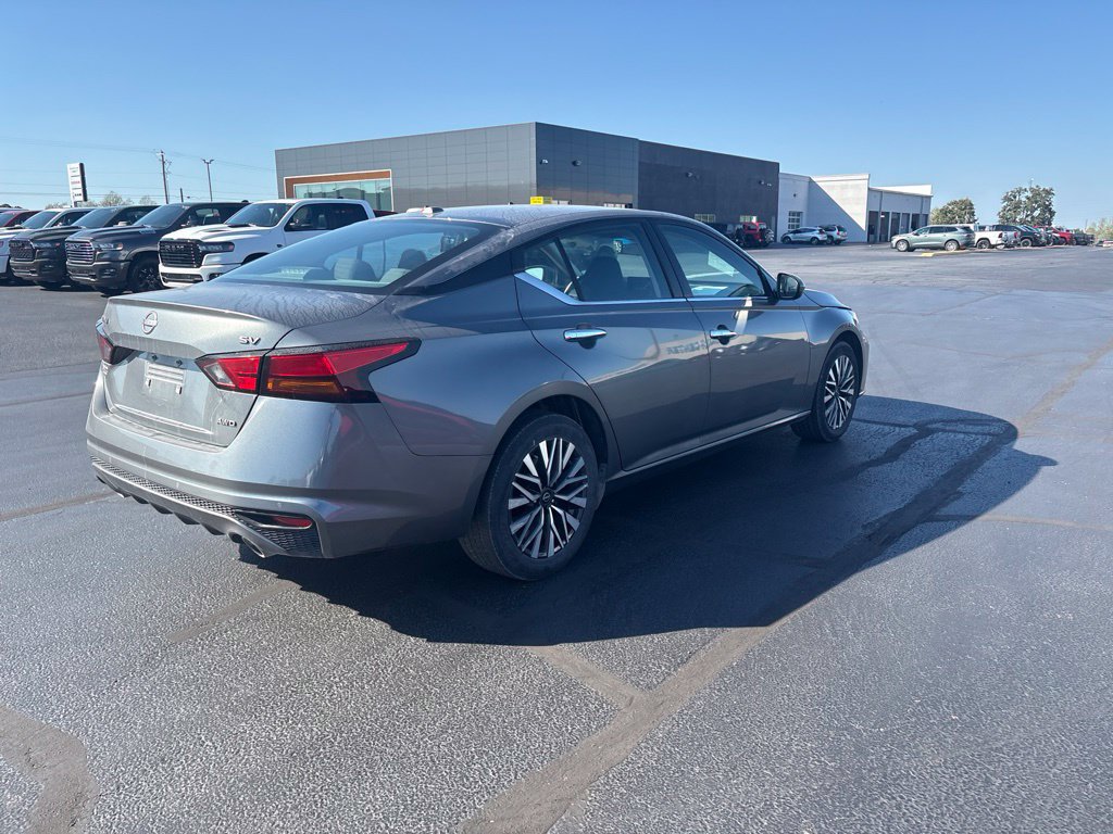 Used 2023 Nissan Altima 2.5 SV w/ SV Premium Package AWD/4WD image 13