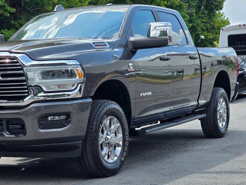 Used 2024 RAM 2500 Laramie AWD/4WD image 3