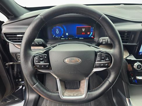 Used 2022 Ford Explorer Platinum w/ Technology Package AWD/4WD image 13