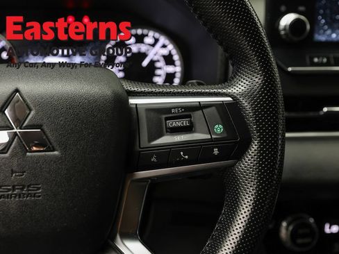 Used 2023 Mitsubishi Outlander SE AWD/4WD image 16