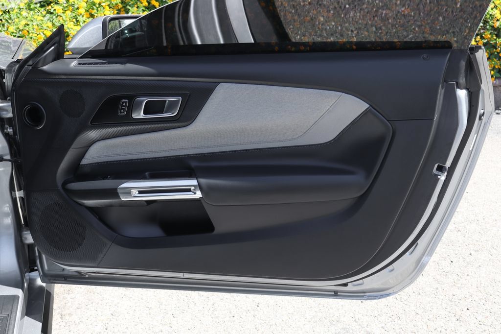 Used 2025 Ford Mustang Coupe RWD image 40