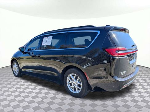 Used 2022 Chrysler Pacifica Touring-L image 5