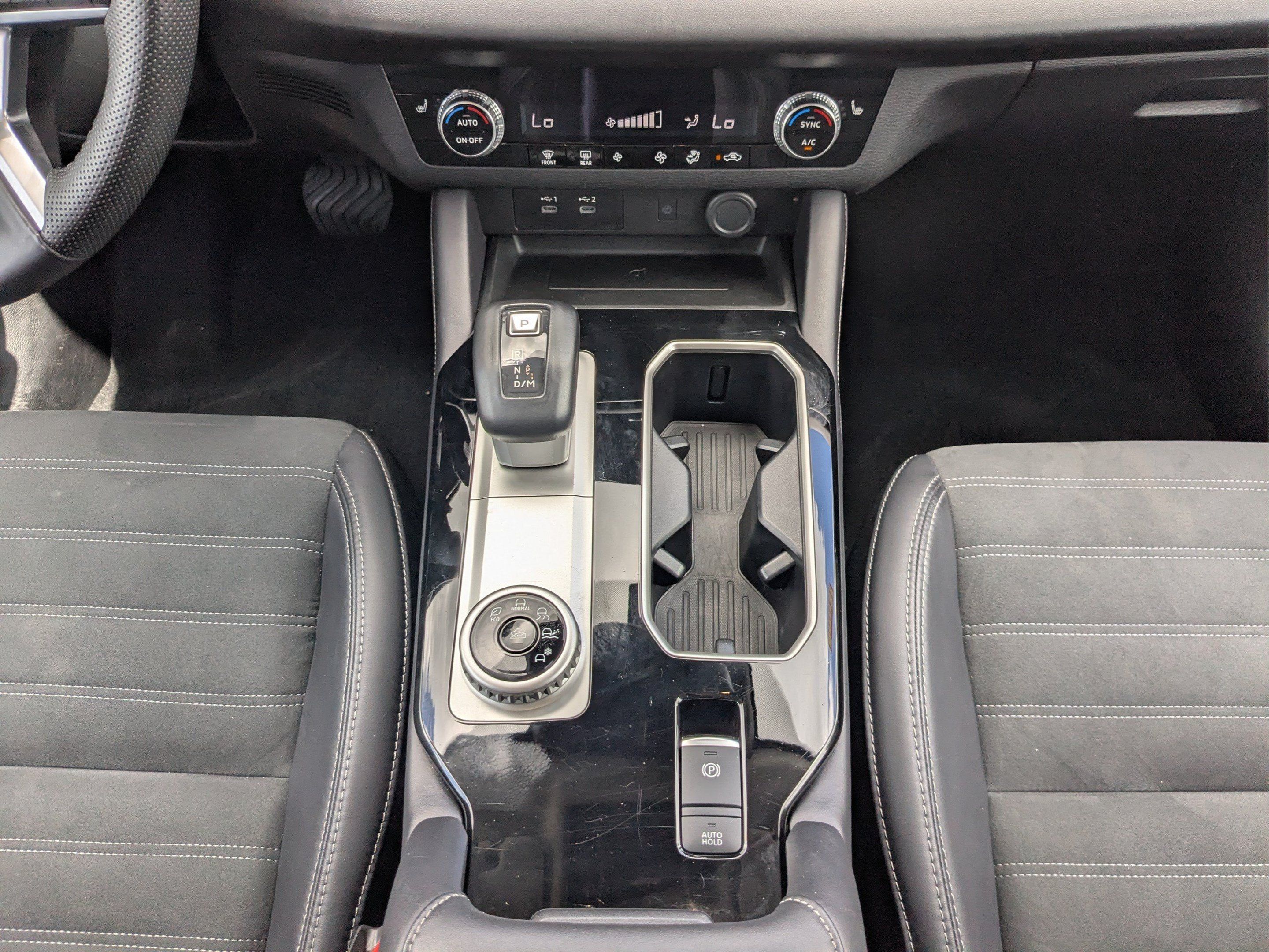 Used 2025 Mitsubishi Outlander SE FWD image 17