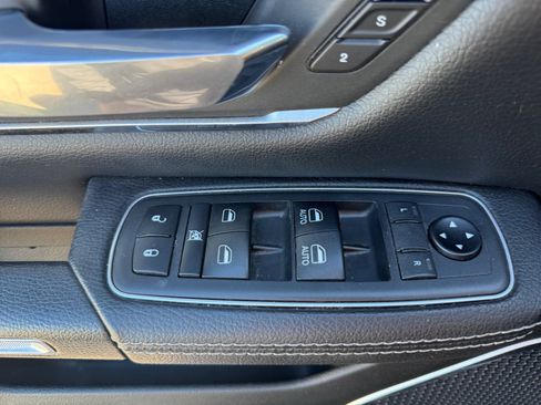 Used 2019 RAM 1500 Laramie AWD/4WD image 17
