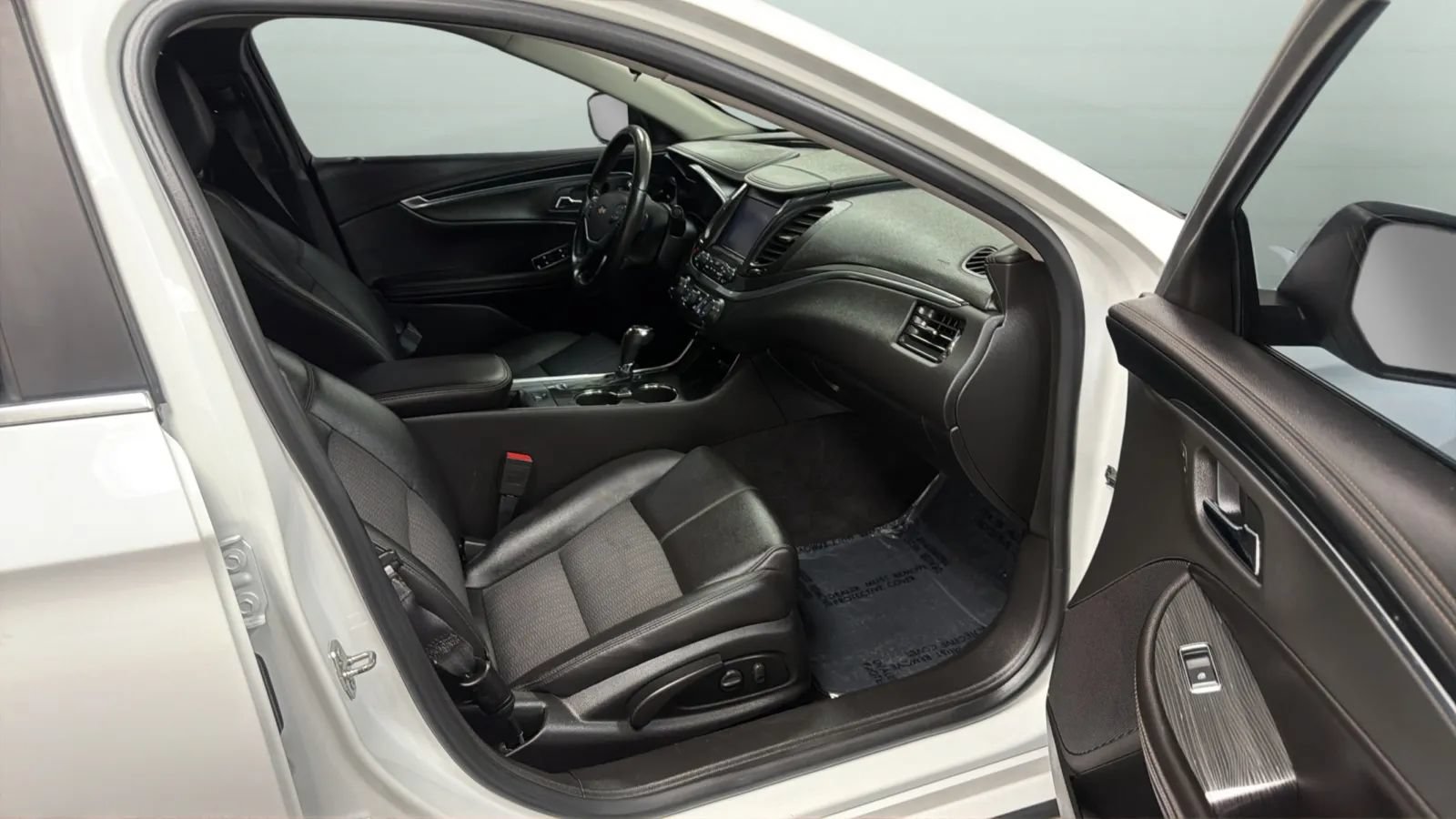 Used 2019 Chevrolet Impala LT FWD image 22