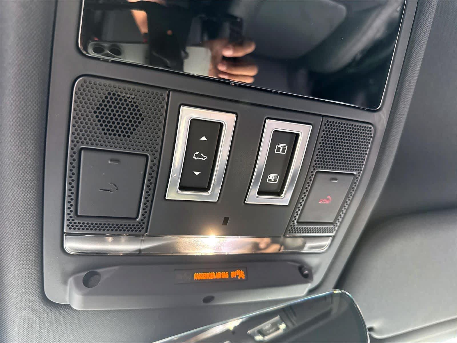 New 2026 Land Rover Defender 110 X-Dynamic SE AWD/4WD image 21