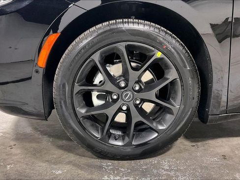 New 2026 Chrysler Pacifica Limited w/ Uconnect Theater Family Group image 37