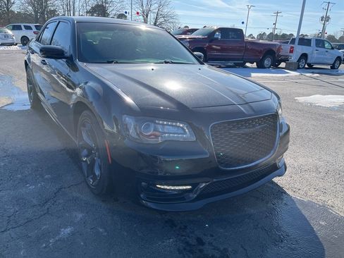 Used 2021 Chrysler 300 Touring L image 3