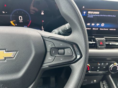 Used 2025 Chevrolet TrailBlazer LT AWD/4WD image 19