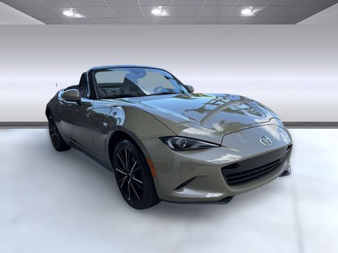 Used 2024 MAZDA MX-5 Miata Grand Touring w/ Weather Package RWD image 7