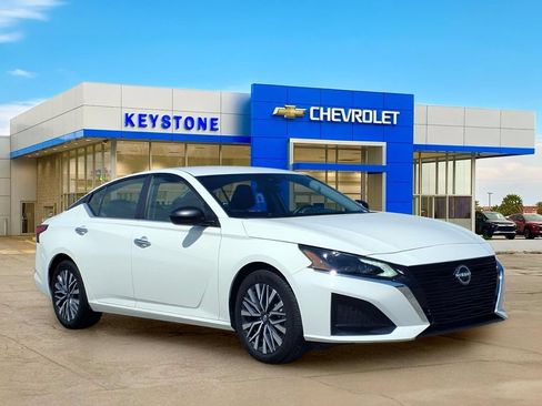 Used 2025 Nissan Altima 2.5 SV FWD image 1