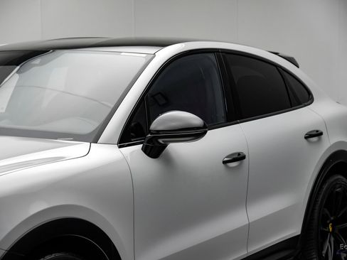 Used 2022 Porsche Cayenne Turbo image 24