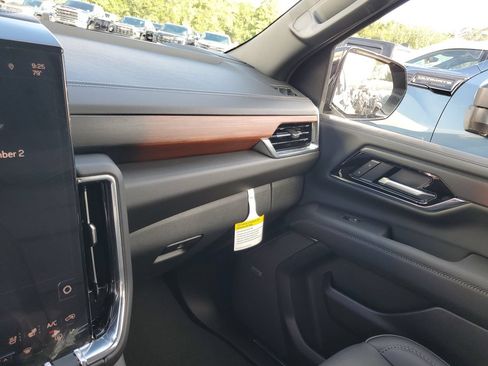 Used 2025 GMC Yukon Denali w/ Sun & Power Step Package AWD/4WD image 24