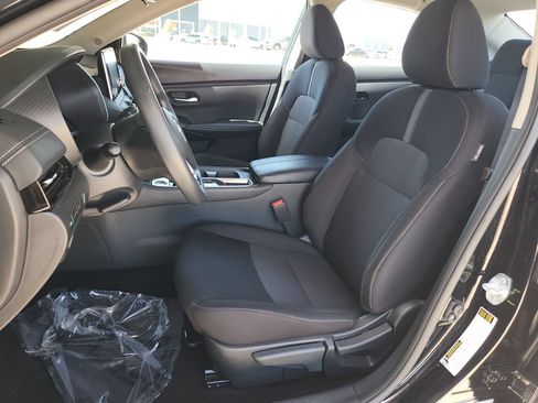 Used 2025 Nissan Sentra SV FWD image 13