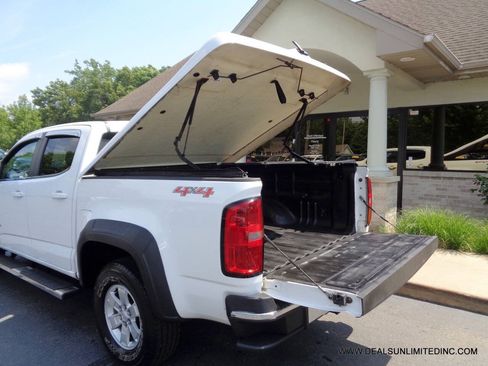 Used 2017 Chevrolet Colorado W/T w/ WT Convenience Package AWD/4WD image 16