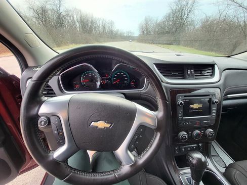 Used 2017 Chevrolet Traverse LT w/ Style and Technology Package FWD image 10