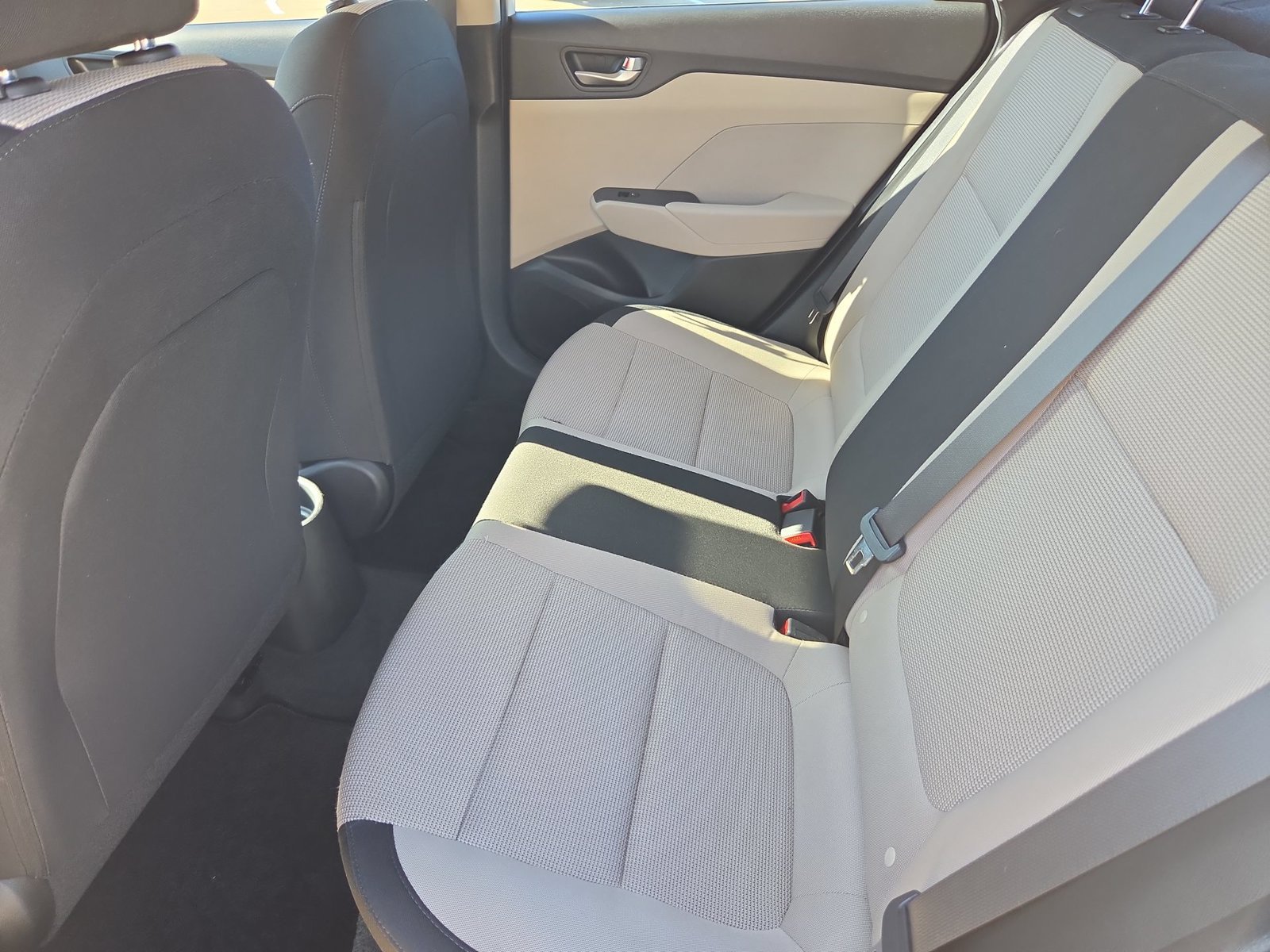 Used 2020 Hyundai Accent SE w/ Cargo Package FWD image 23