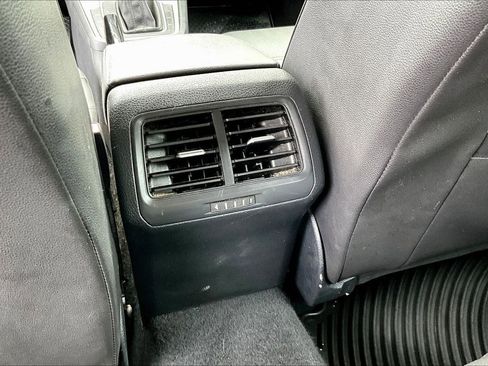 Used 2015 Volkswagen Golf S image 10