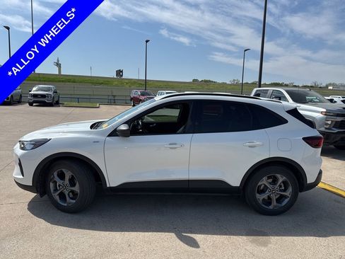 Used 2025 Ford Escape ST-Line image 3