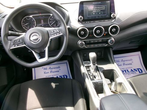 Used 2025 Nissan Sentra SV FWD image 11