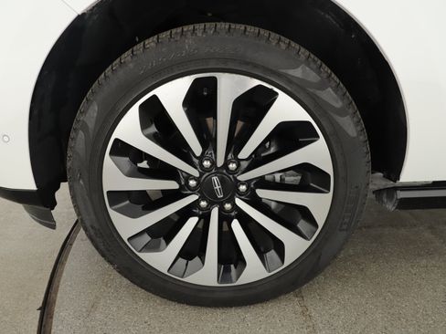 Used 2024 Lincoln Navigator L Reserve AWD/4WD image 7