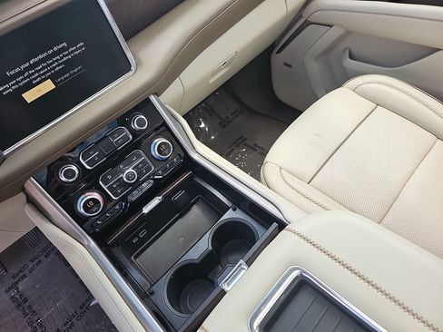 Used 2023 GMC Yukon XL Denali w/ Denali Reserve Package AWD/4WD image 28
