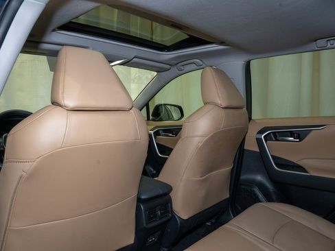 Used 2023 Toyota RAV4 XLE Premium image 9