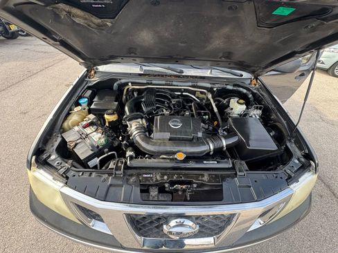 Used 2010 Nissan Frontier SE image 23