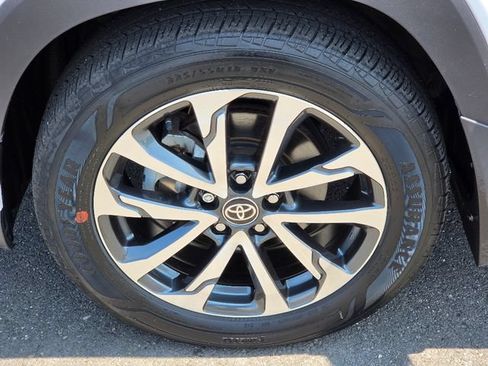 Used 2023 Toyota Corolla Cross XLE w/ Convenience Package AWD/4WD image 18