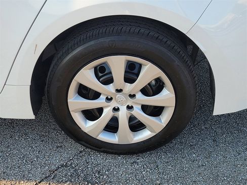 Used 2024 Toyota Corolla LE image 5