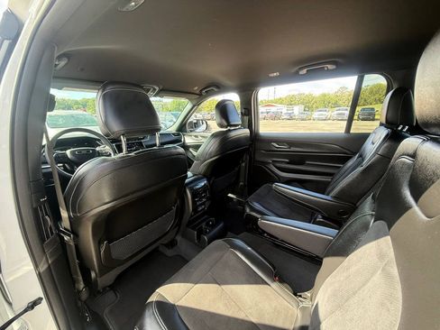 Used 2023 Jeep Grand Cherokee L Laredo AWD/4WD image 12
