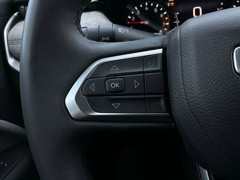 Used 2025 Jeep Compass Latitude image 35