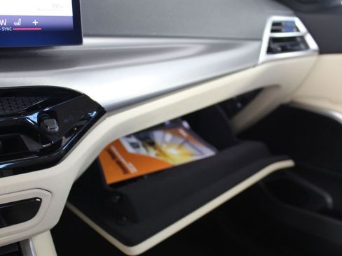 Used 2025 BMW 330i xDrive Sedan image 32