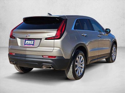 Used 2023 Cadillac XT4 Luxury w/ Cold Weather Package FWD image 5