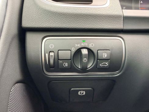 Used 2017 Volvo S60 T5 Dynamic w/ Vision Package image 19