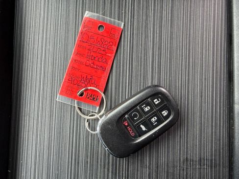 Used 2025 Honda Odyssey Sport-L image 42