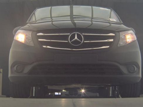 Used 2019 Mercedes-Benz Metris Passenger image 3