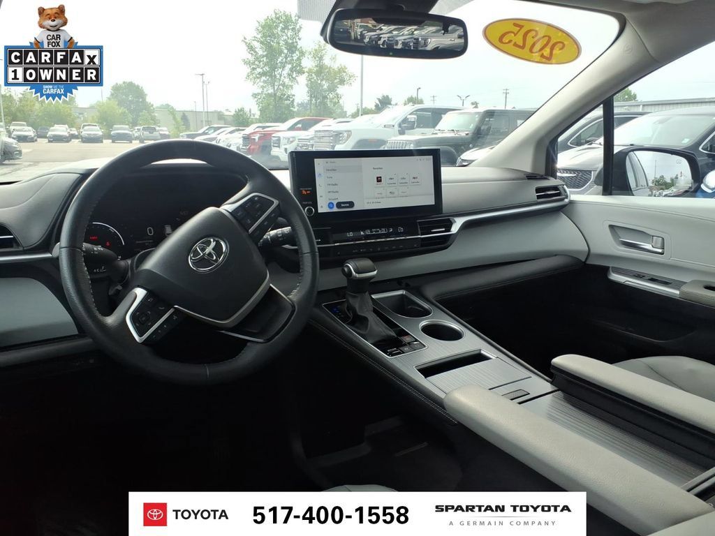 Used 2025 Toyota Sienna XLE FWD image 13