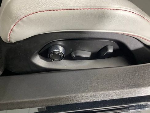 Used 2023 Chevrolet Corvette Stingray Premium Cpe w/ Z51 Performance Package image 32