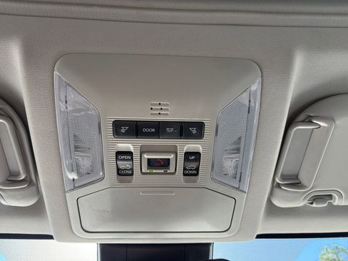 Used 2023 Toyota RAV4 XLE image 33