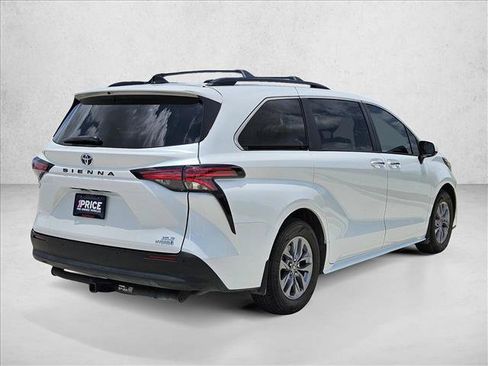 Used 2022 Toyota Sienna XLE FWD image 5