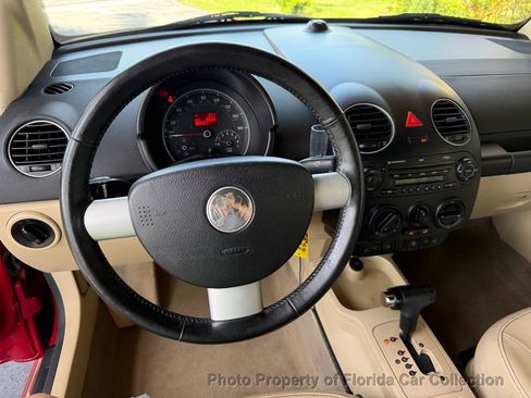 Used 2010 Volkswagen Beetle Convertible FWD image 11