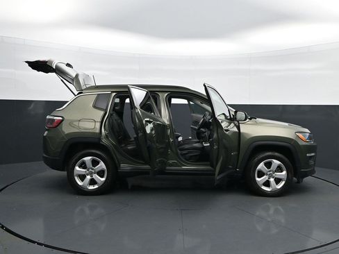 Used 2021 Jeep Compass Latitude AWD/4WD image 31
