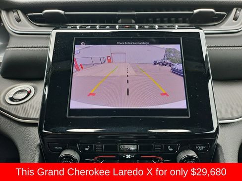 Used 2025 Jeep Grand Cherokee Laredo X w/ Luxury Tech Group I RWD image 28