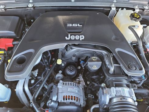 Used 2020 Jeep Gladiator Sport w/ Quick Order Package 24S image 16