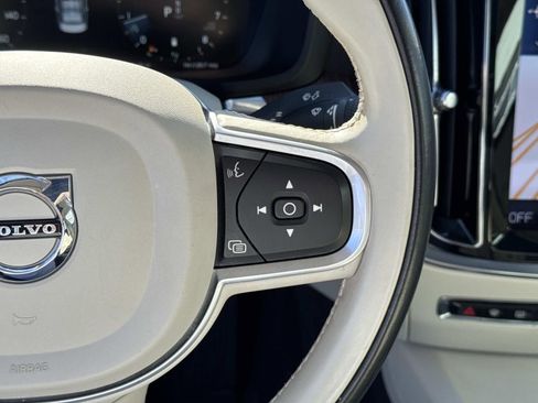 Used 2022 Volvo S60 B5 Inscription image 23